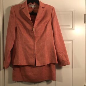 Linen look but no wrinkles